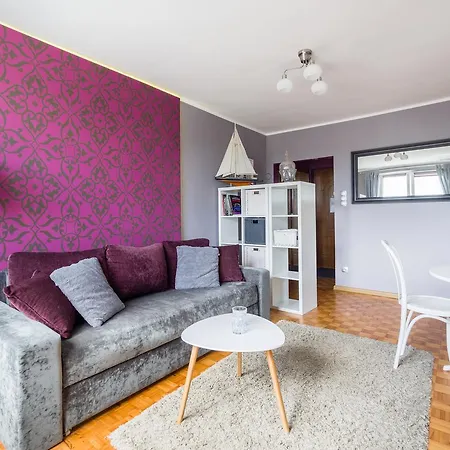 Apartament Dla 4 Osob Z Jedna Sypialnia I Miejscem Do Pracy Zdalnej W Sopocie By Renters *