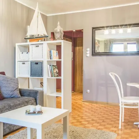 Apartament Dla 4 Osob Z Jedna Sypialnia I Miejscem Do Pracy Zdalnej W Sopocie By Renters