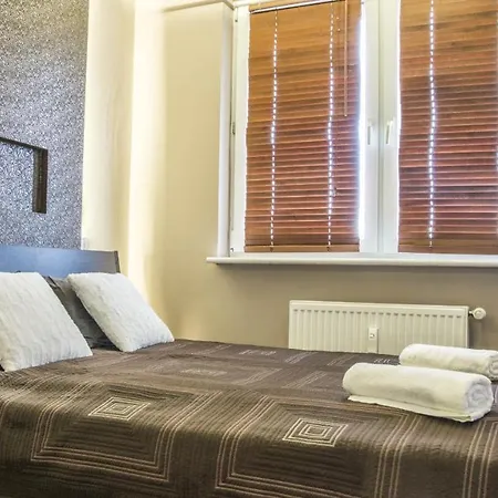 Apartament Dla 4 Osob Z Jedna Sypialnia I Miejscem Do Pracy Zdalnej W Sopocie By Renters Apartment *